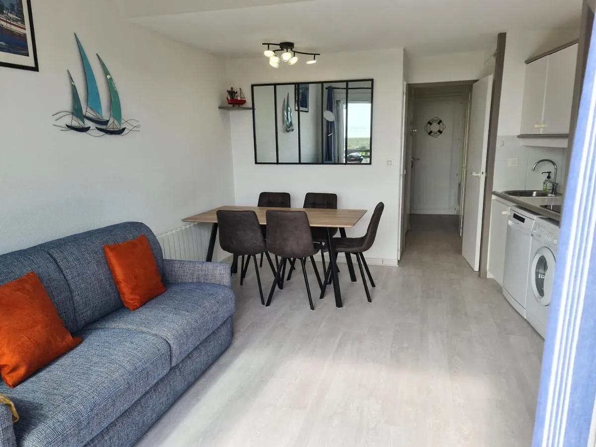 Appartement Pour 5 Pers. Avec Terrasse Et Acces Piscine A Arzon - Fr-1-639-17 France