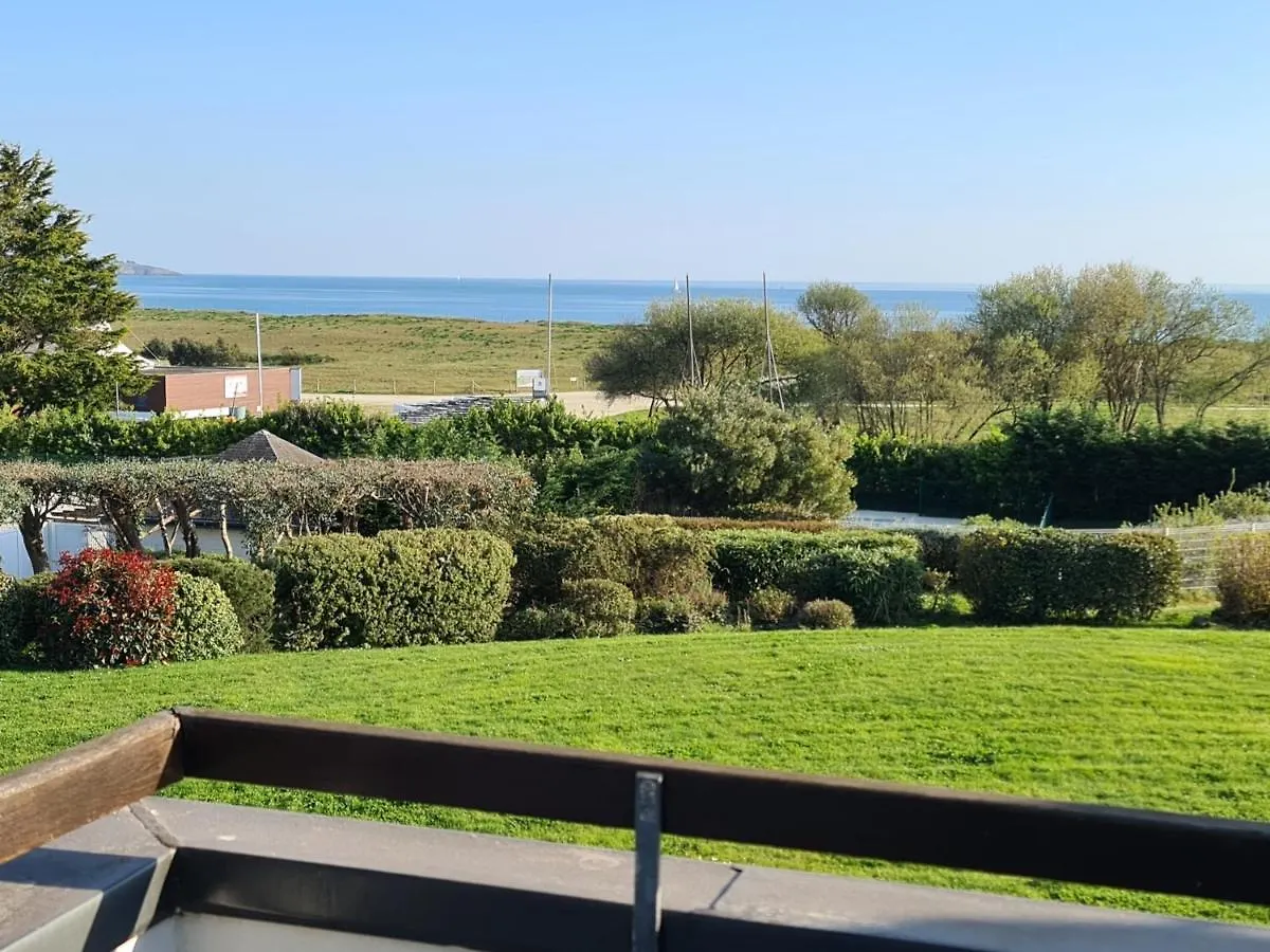 Appartement Pour 5 Pers. Avec Terrasse Et Acces Piscine A Arzon - Fr-1-639-17 Apartment