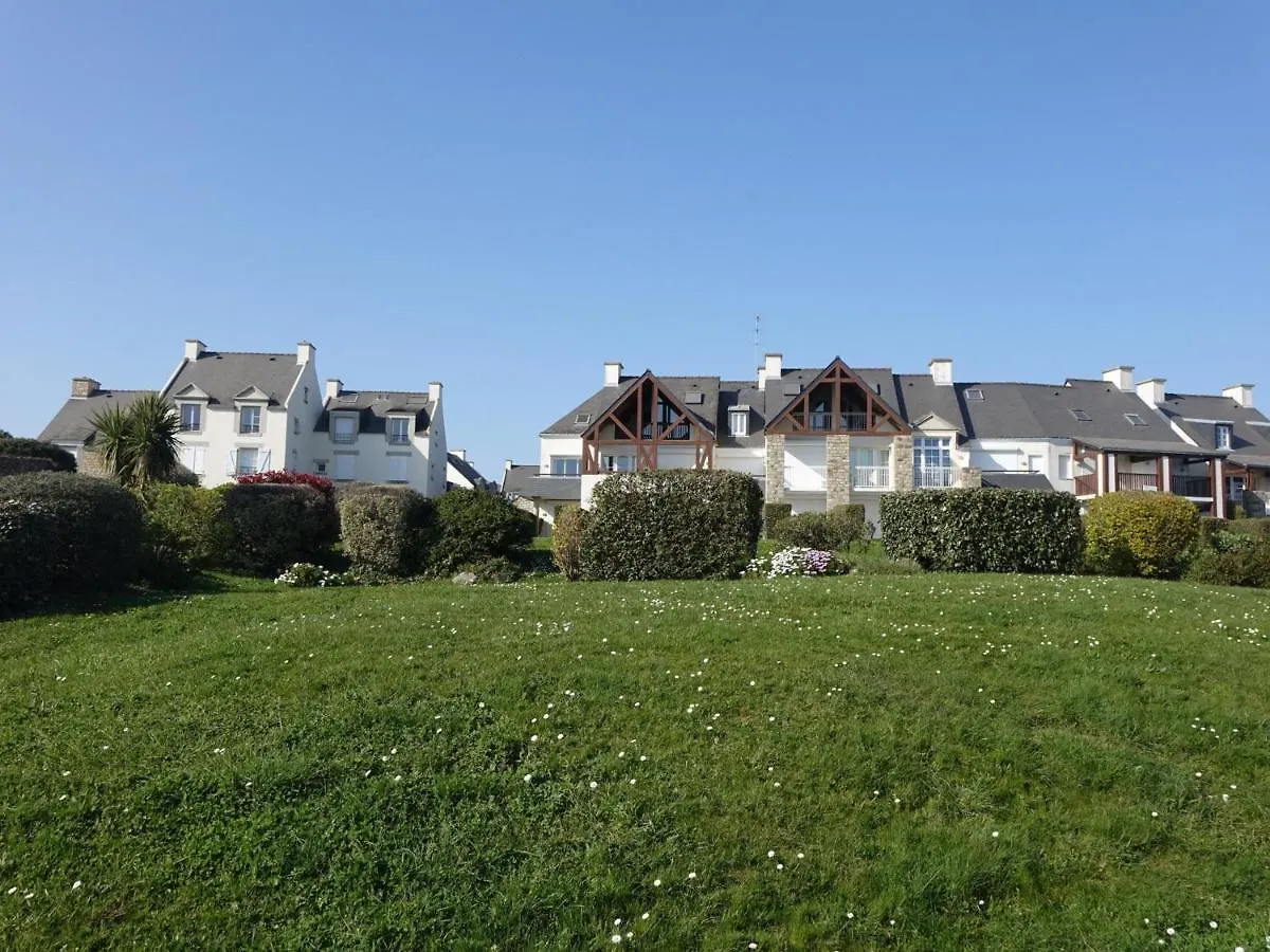 Appartement Pour 5 Pers. Avec Terrasse Et Acces Piscine A Arzon - Fr-1-639-17