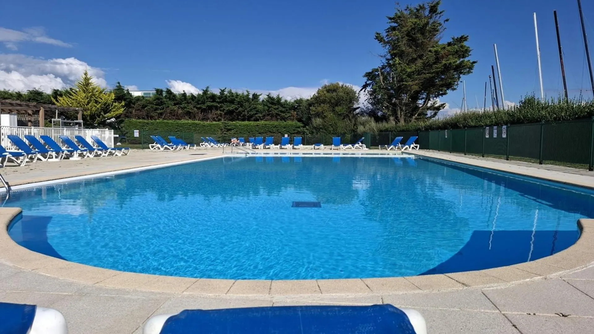 Apartment Appartement Pour 5 Pers. Avec Terrasse Et Acces Piscine A Arzon - Fr-1-639-17